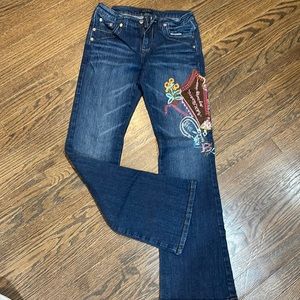 Style boot cut jeans with embroidered detail.